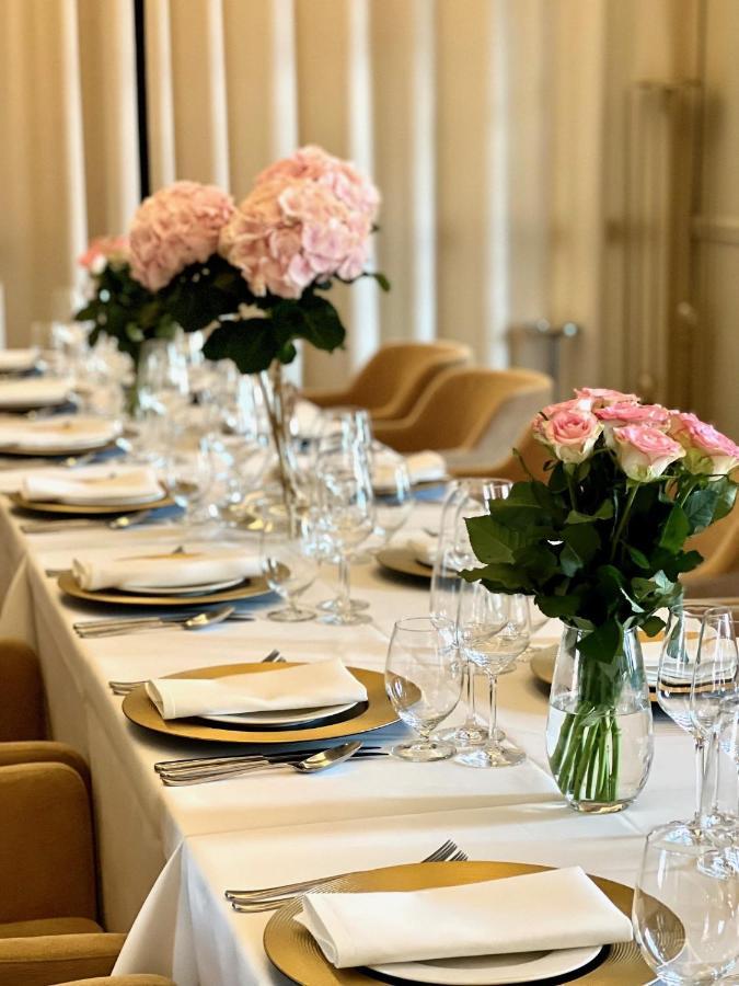 Hotel Royal & Spa Białystok Exteriér fotografie A table set for a formal dinner