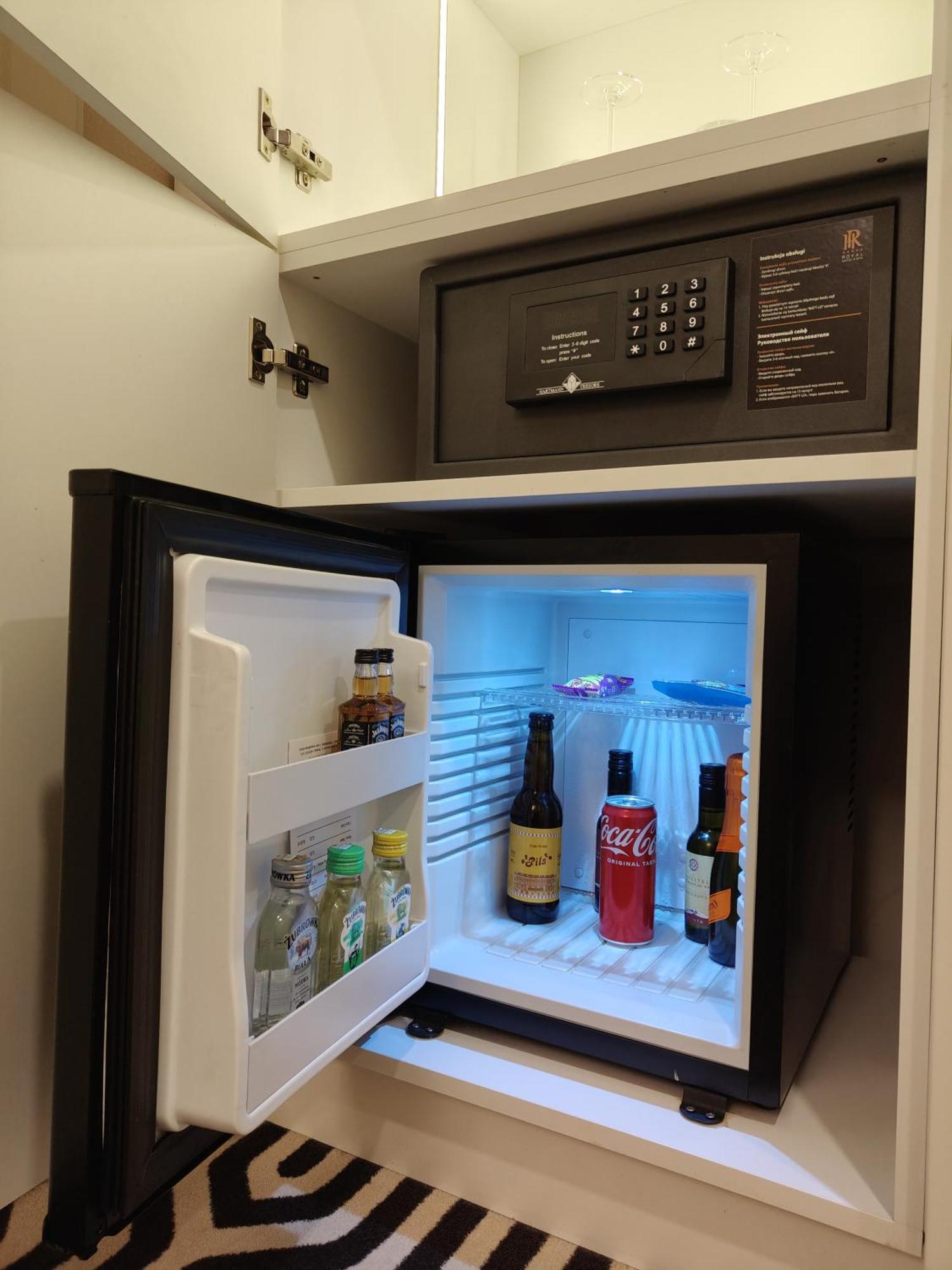 Hotel Royal & Spa Białystok Exteriér fotografie A mini-fridge in a hotel room